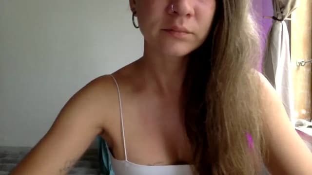 Gallery image thumbnail from Qi_ra's myfreecams stream on, 04/14/2025, 24:21 image 15 of 20