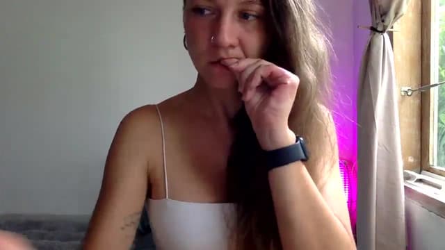 Gallery image thumbnail from Qi_ra's myfreecams stream on, 04/14/2025, 01:25 image 12 of 20