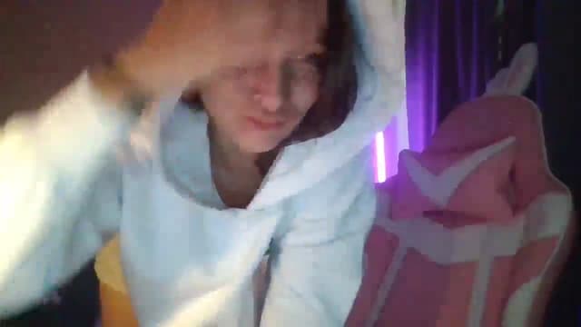 Gallery image thumbnail from Qi_ra's myfreecams stream on, 04/27/2025, 10:57 image 17 of 20