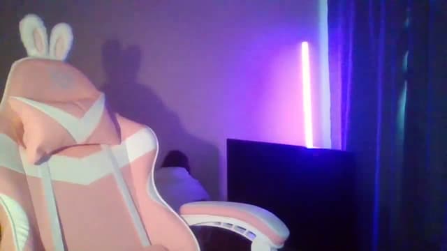 Gallery image thumbnail from Qi_ra's myfreecams stream on, 04/27/2025, 15:02 image 19 of 20