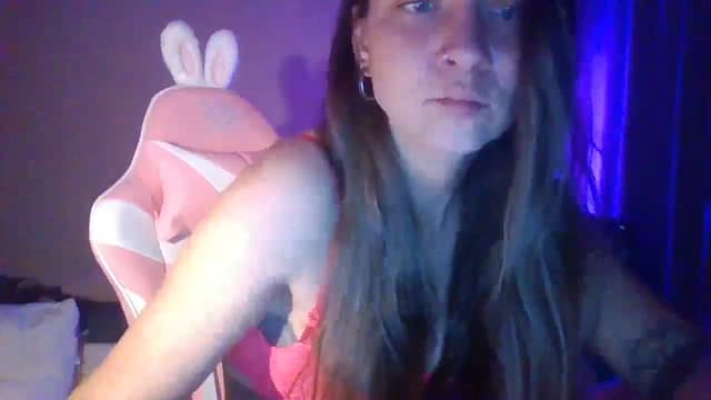 Gallery image thumbnail from Qi_ra's myfreecams stream on, 04/27/2025, 17:53 image 14 of 20