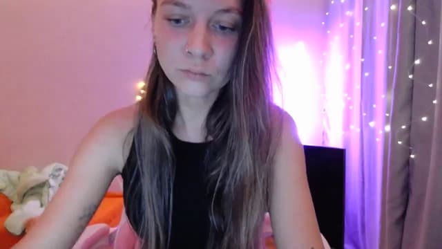 Gallery image thumbnail from Qi_ra's myfreecams stream on, 05/03/2025, 18:35 image 20 of 20