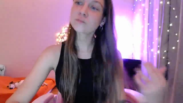 Gallery image thumbnail from Qi_ra's myfreecams stream on, 05/03/2025, 19:33 image 2 of 20
