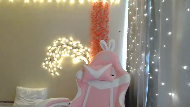 Gallery image thumbnail from Qi_ra's myfreecams stream on, 05/13/2025, 10:01 image 13 of 20