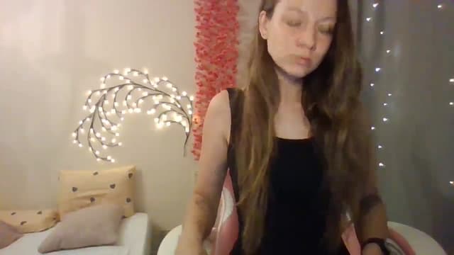 Gallery image thumbnail from Qi_ra's myfreecams stream on, 06/14/2025, 09:35 image 12 of 20