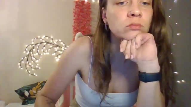 Gallery image thumbnail from Qi_ra's myfreecams stream on, 07/01/2025, 09:35 image 4 of 20