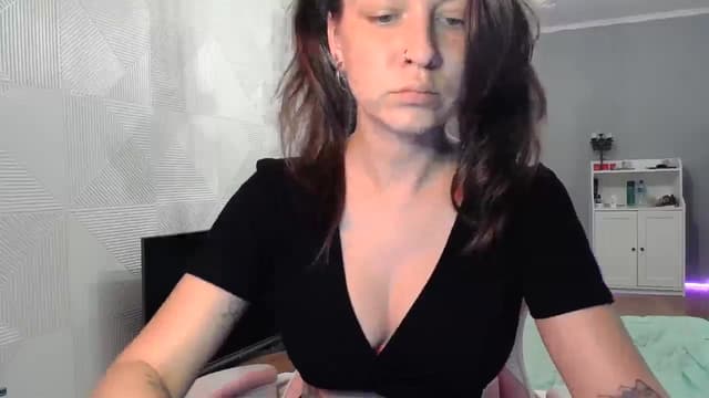 Gallery image thumbnail from Qi_ra's myfreecams stream on, 09/06/2025, 07:45 image 2 of 20