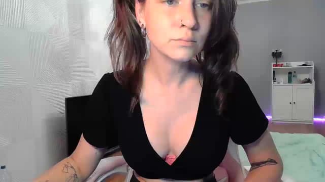 Gallery image thumbnail from Qi_ra's myfreecams stream on, 09/06/2025, 08:18 image 2 of 20