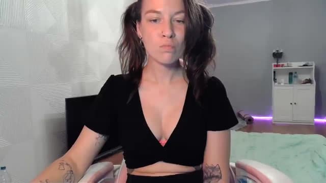 Gallery image thumbnail from Qi_ra's myfreecams stream on, 09/06/2025, 08:18 image 5 of 20