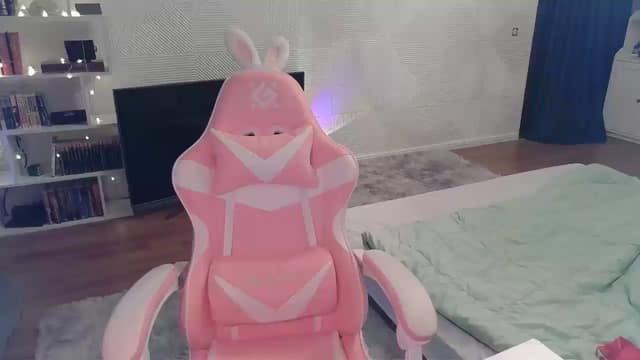 Gallery image thumbnail from Qi_ra's myfreecams stream on, 09/15/2025, 04:59 image 20 of 20