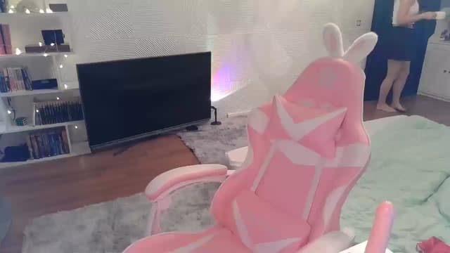 Gallery image thumbnail from Qi_ra's myfreecams stream on, 09/15/2025, 06:33 image 3 of 20