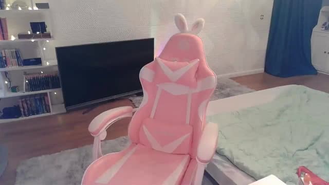 Gallery image thumbnail from Qi_ra's myfreecams stream on, 09/15/2025, 06:33 image 16 of 20