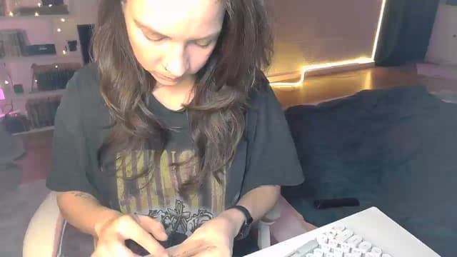 Gallery image thumbnail from Qi_ra's myfreecams stream on, 10/16/2025, 18:16 image 13 of 20