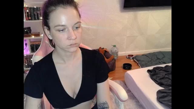 Gallery image thumbnail from Qi_ra's myfreecams stream on, 11/21/2025, 23:37 image 16 of 20