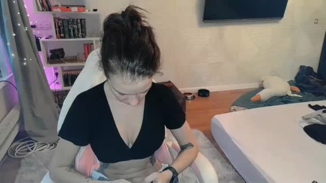 Gallery image thumbnail from Qi_ra's myfreecams stream on, 11/24/2025, 10:24 image 7 of 20