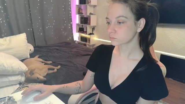 Gallery image thumbnail from Qi_ra's myfreecams stream on, 12/21/2025, 05:05 image 7 of 20