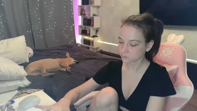 Gallery image thumbnail from Qi_ra's myfreecams stream on, 12/21/2025, 05:05 image 17 of 20