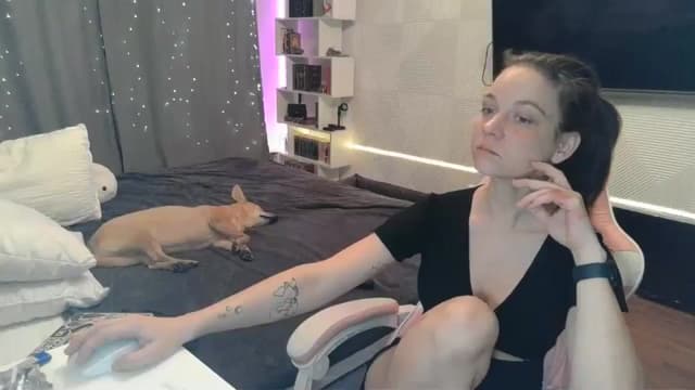 Gallery image thumbnail from Qi_ra's myfreecams stream on, 12/21/2025, 05:05 image 18 of 20