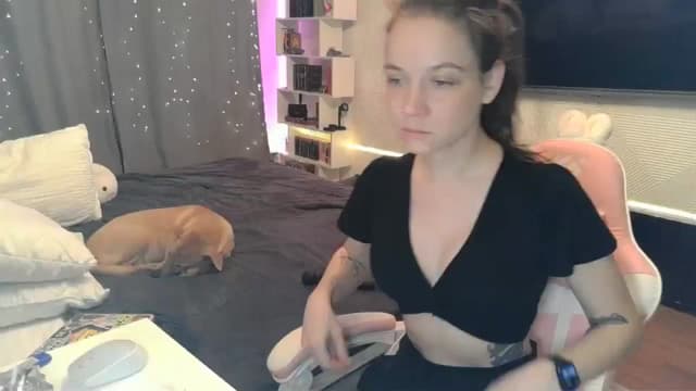 Gallery image thumbnail from Qi_ra's myfreecams stream on, 12/21/2025, 05:05 image 15 of 20