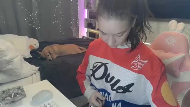Gallery image thumbnail from Qi_ra's myfreecams stream on, 12/22/2025, 24:30 image 5 of 20