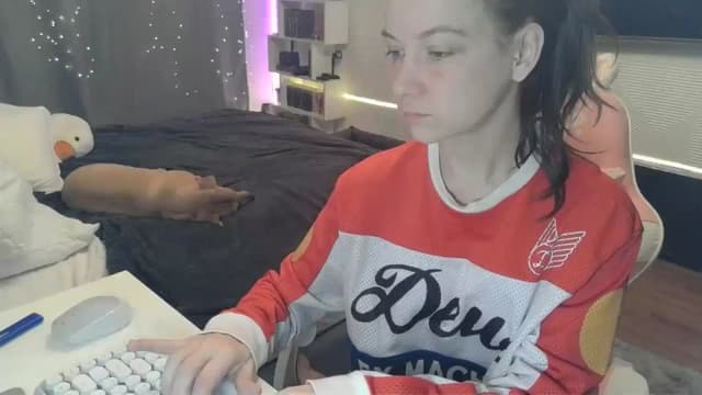 Gallery image thumbnail from Qi_ra's myfreecams stream on, 12/22/2025, 24:30 image 16 of 20