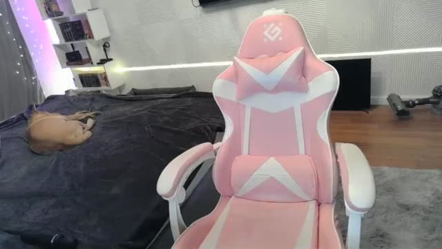 Gallery image thumbnail from Qi_ra's myfreecams stream on, 12/26/2025, 22:19 image 4 of 20