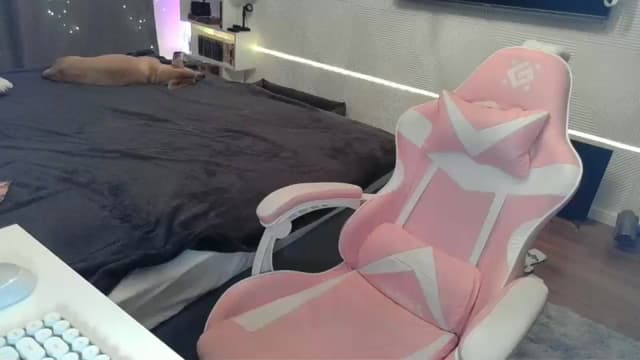 Gallery image thumbnail from Qi_ra's myfreecams stream on, 12/27/2025, 19:57 image 7 of 20