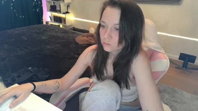 Gallery image thumbnail from Qi_ra's myfreecams stream on, 02/17/2026, 21:26 image 4 of 20
