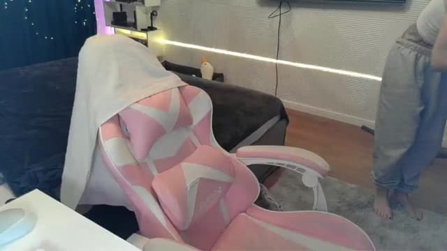 Gallery image thumbnail from Qi_ra's myfreecams stream on, 02/17/2026, 21:26 image 19 of 20