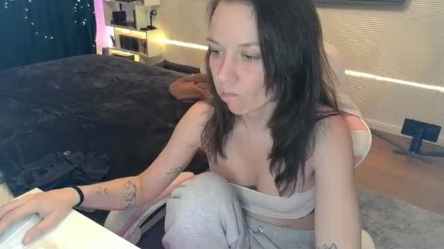 Gallery image thumbnail from Qi_ra's myfreecams stream on, 02/17/2026, 21:26 image 6 of 20