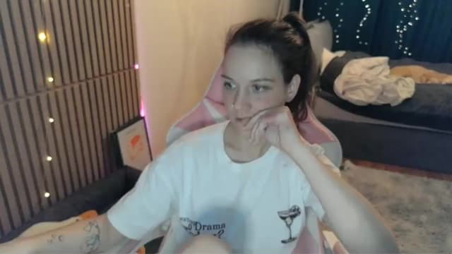Gallery image thumbnail from Qi_ra's myfreecams stream on, 03/01/2026, 24:15 image 4 of 20