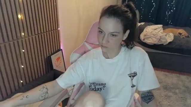 Gallery image thumbnail from Qi_ra's myfreecams stream on, 03/01/2026, 24:15 image 19 of 20