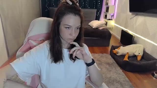 Gallery image thumbnail from Qi_ra's myfreecams stream on, 03/05/2026, 18:40 image 13 of 20