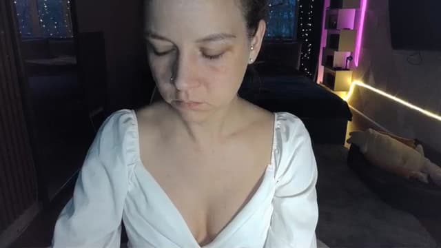 Gallery image thumbnail from Qi_ra's myfreecams stream on, 04/12/2026, 17:05 image 16 of 20