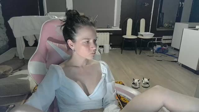 Gallery image thumbnail from Qi_ra's myfreecams stream on, 04/12/2026, 17:46 image 17 of 20