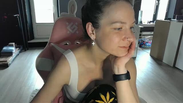 Gallery image thumbnail from Qi_ra's myfreecams stream on, 04/25/2026, 14:33 image 17 of 20