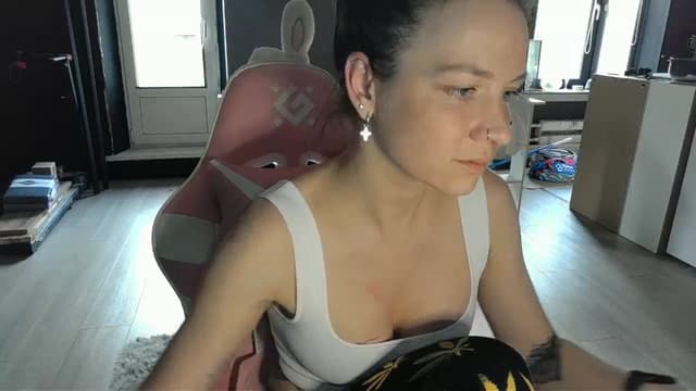 Gallery image thumbnail from Qi_ra's myfreecams stream on, 04/25/2026, 14:33 image 15 of 20