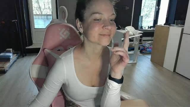 Gallery image thumbnail from Qi_ra's myfreecams stream on, 04/26/2026, 05:03 image 19 of 20