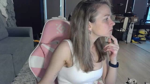 Gallery image thumbnail from Qi_ra's myfreecams stream on, 05/13/2026, 16:35 image 12 of 20