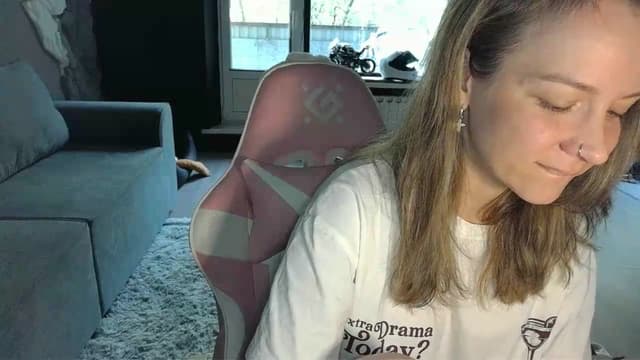 Gallery image thumbnail from Qi_ra's myfreecams stream on, 05/14/2026, 06:23 image 10 of 20