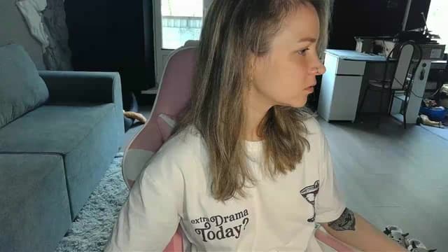 Gallery image thumbnail from Qi_ra's myfreecams stream on, 05/14/2026, 06:23 image 11 of 20