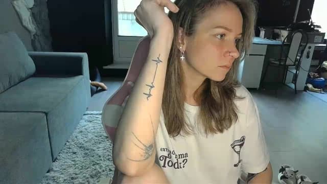 Gallery image thumbnail from Qi_ra's myfreecams stream on, 05/14/2026, 06:23 image 18 of 20