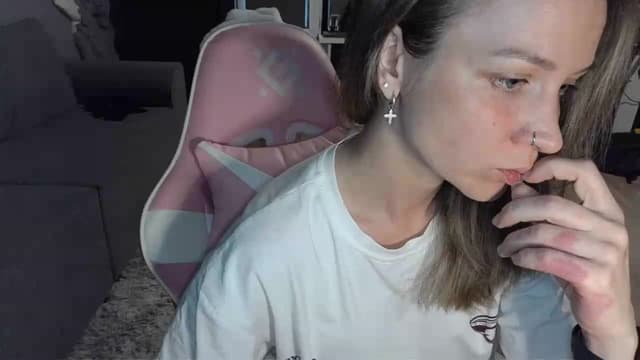 Gallery image thumbnail from Qi_ra's myfreecams stream on, 05/14/2026, 17:01 image 6 of 20