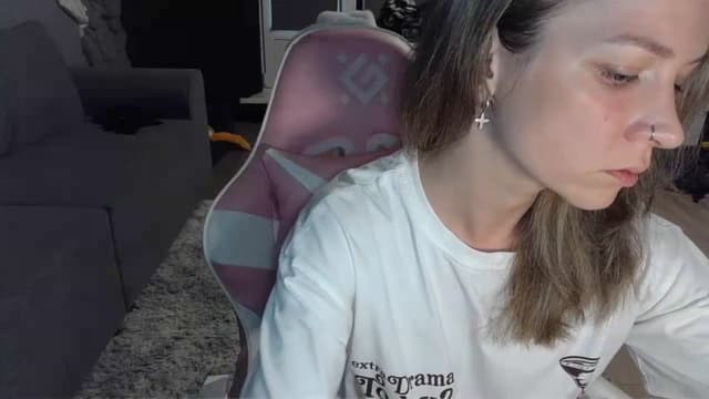 Gallery image thumbnail from Qi_ra's myfreecams stream on, 05/14/2026, 17:01 image 12 of 20