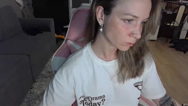 Gallery image thumbnail from Qi_ra's myfreecams stream on, 05/14/2026, 17:01 image 18 of 20