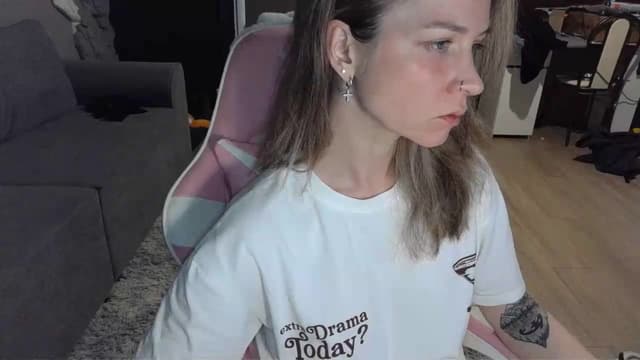Gallery image thumbnail from Qi_ra's myfreecams stream on, 05/14/2026, 17:01 image 16 of 20