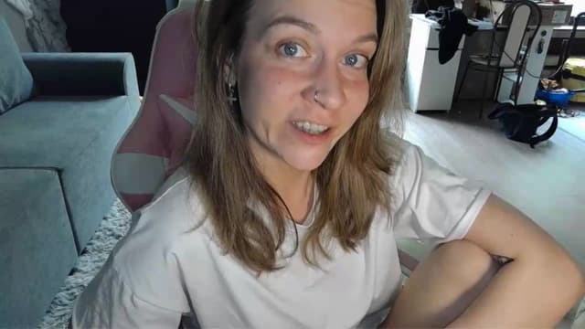 Gallery image thumbnail from Qi_ra's myfreecams stream on, 05/15/2026, 07:01 image 2 of 20