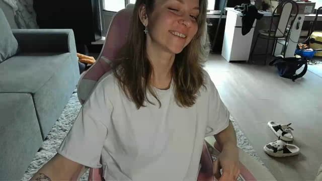 Gallery image thumbnail from Qi_ra's myfreecams stream on, 05/15/2026, 07:01 image 19 of 20
