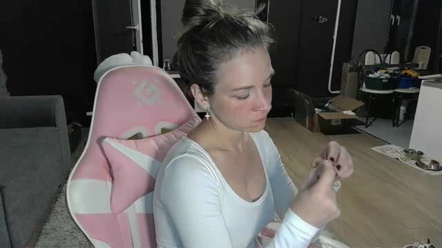 Gallery image thumbnail from Qi_ra's myfreecams stream on, 05/21/2026, 19:43 image 9 of 20
