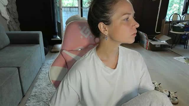 Gallery image thumbnail from Qi_ra's myfreecams stream on, 05/22/2026, 06:26 image 5 of 20